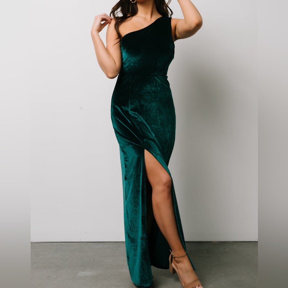 (Emerald Green) Tatiana Velvet One Shoulder Maxi Dress - Picture 3 of 13